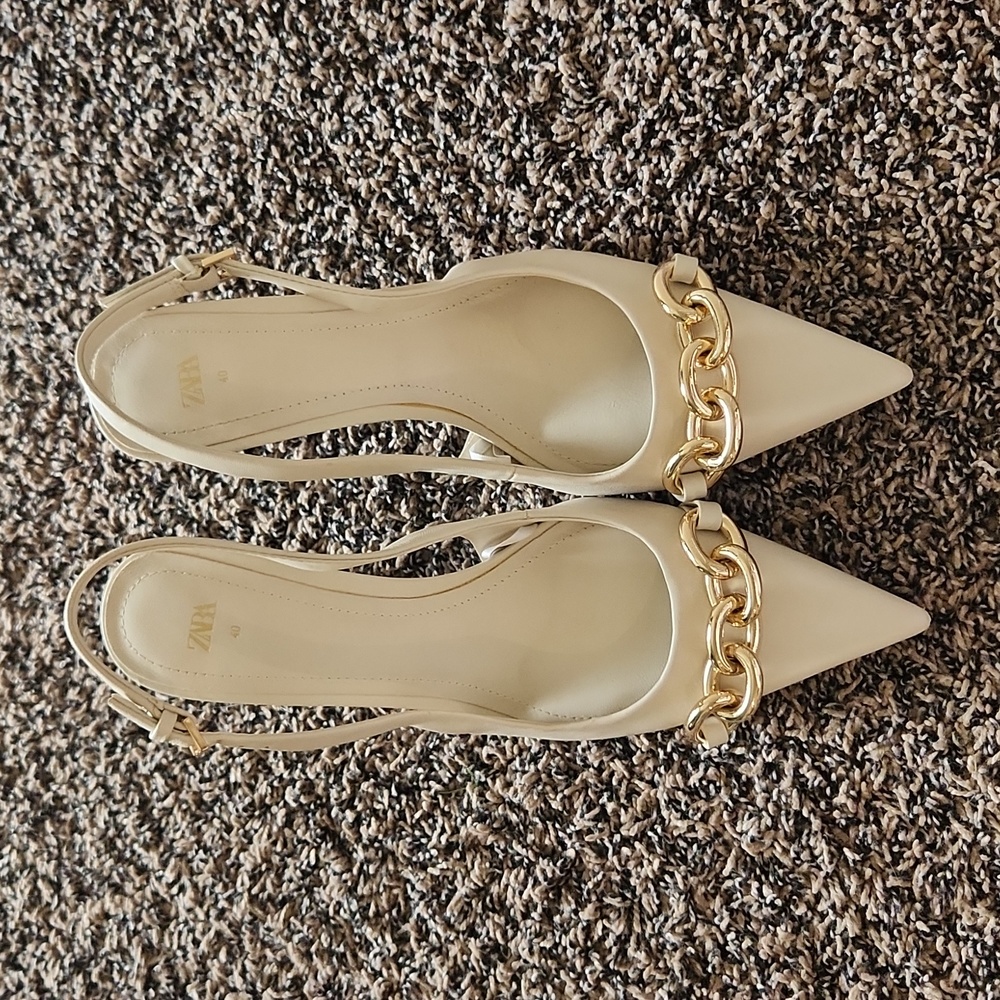 EUC Zara Slingback Cream Heels W/gold detail.